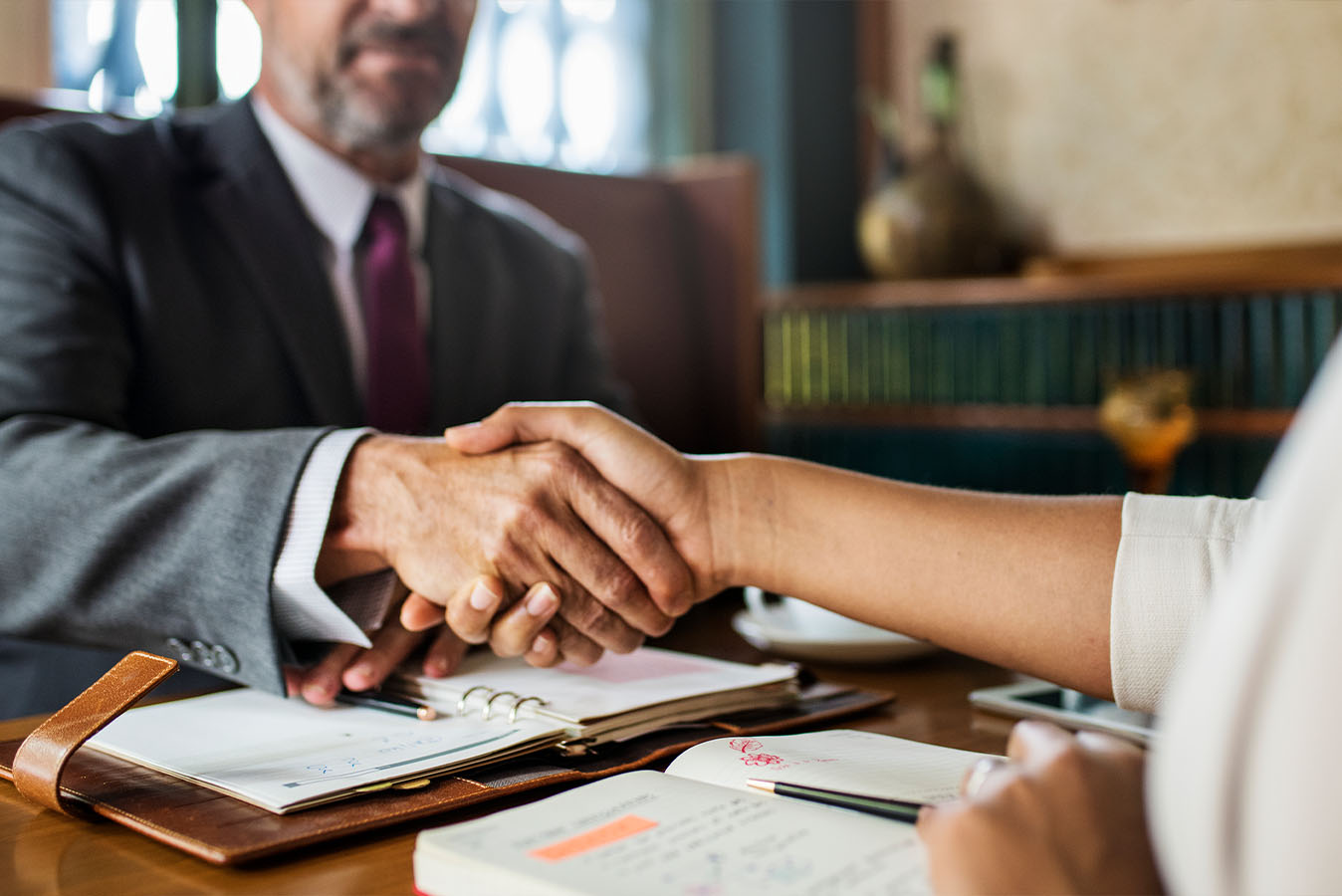 handshake_lawyer_2